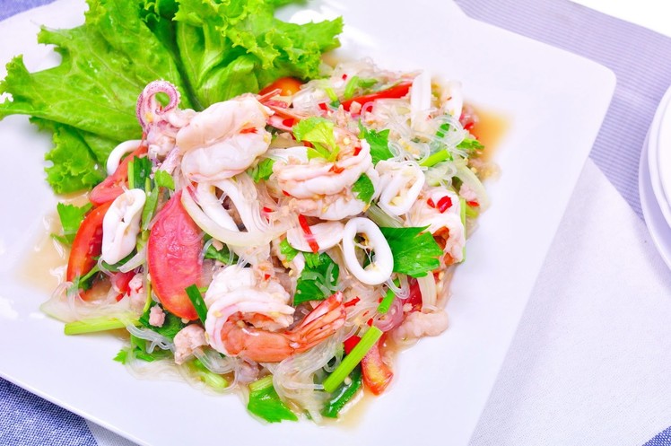 Spicy Glass Noodle Salad - Yum Woon Sen (ยำวุ้นเส้น)