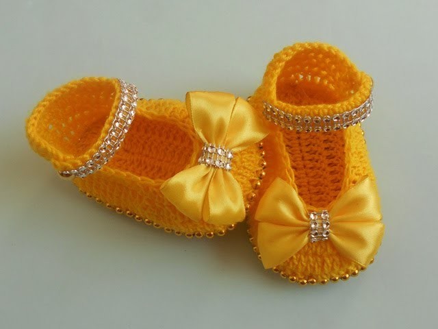 (Crochet-Crosia) crochet baby girl Booties tutorial urdu.hindi
