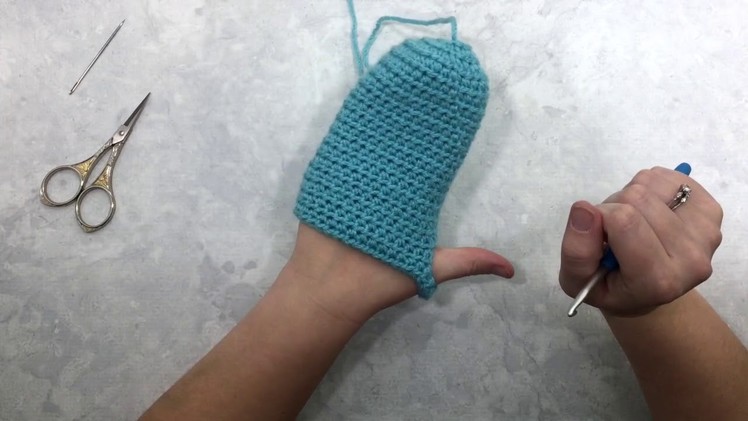 How to Crochet a Mitten for Beginners - Right Handed