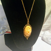 Vintage Style Gold Platted Chain With Rose Gold Frame Yellow Cameo Pendent Necklace