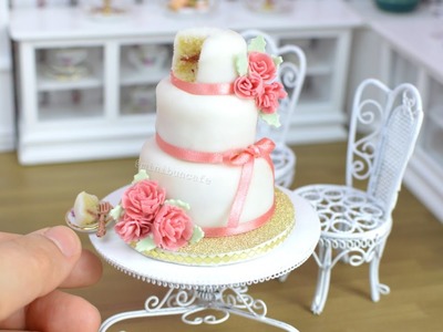 Pink carnation mini fondant wedding cake - mini food
