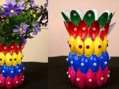 DIY - Flower vase of recycled plastic spoons - Easy crafts made with recycled materials -