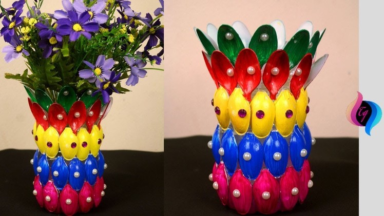 DIY - Flower vase of recycled plastic spoons - Easy crafts made with recycled materials -