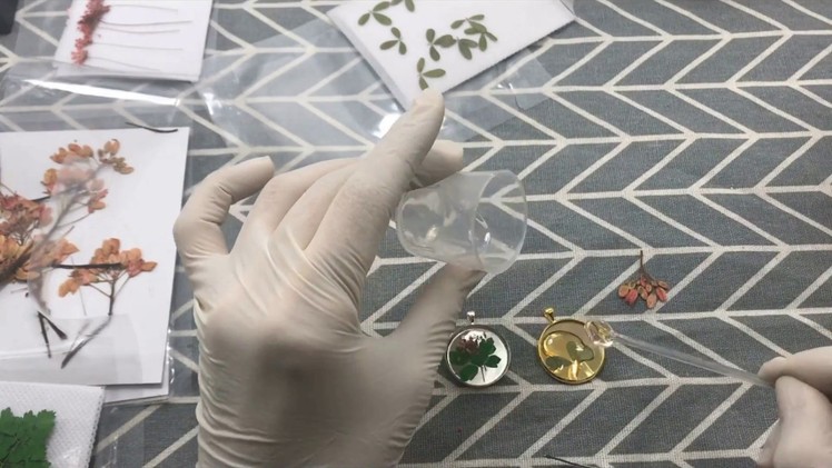 DIY Handmade pendant resin with real flowers - Resin Tutorial