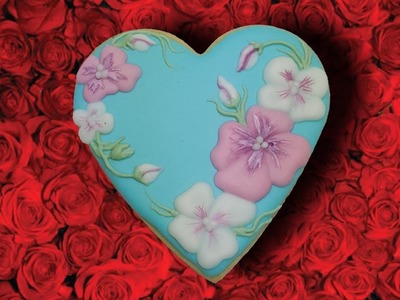 How to make a Valentine's day flower heart sugar cookie
