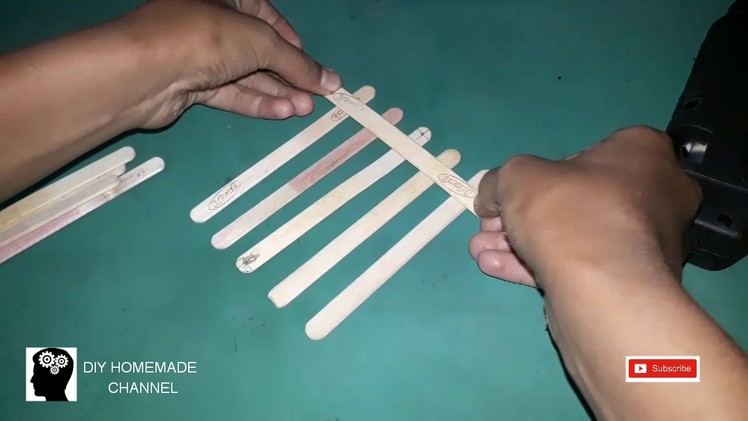 How to make a candy stick wall hanging at home