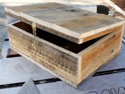 Building another wooden box from a pallet