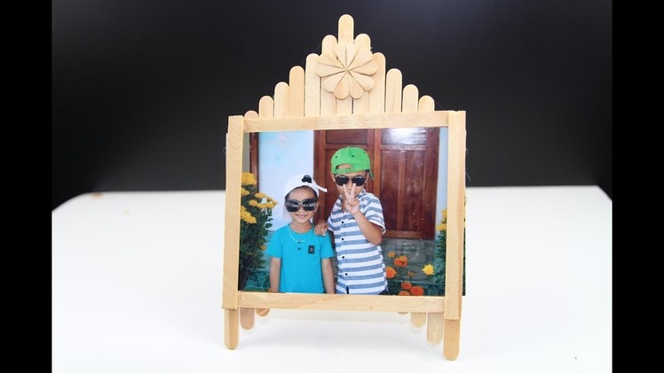 HOW TO CREATE A PICTURE FRAME WITH AN ICE CREAM STICK