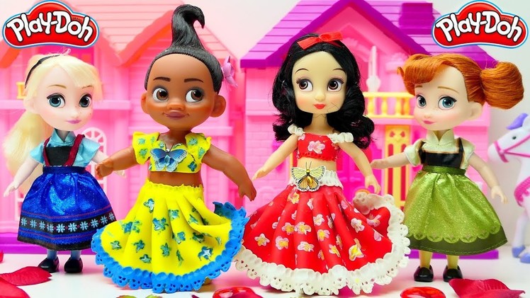 Princess Moana and Snow White trying on fancy dancing dresses! Play doh video for kids