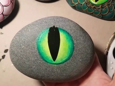 Rachel's Rocks Dragon eye tutorial