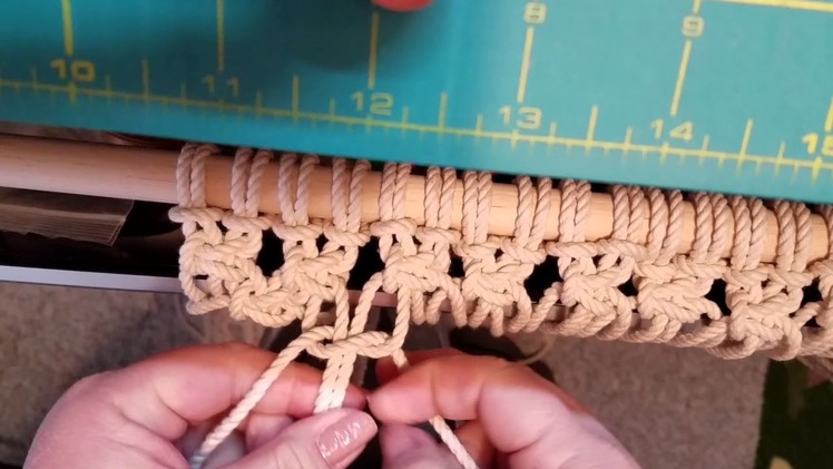 How to macrame a square knot