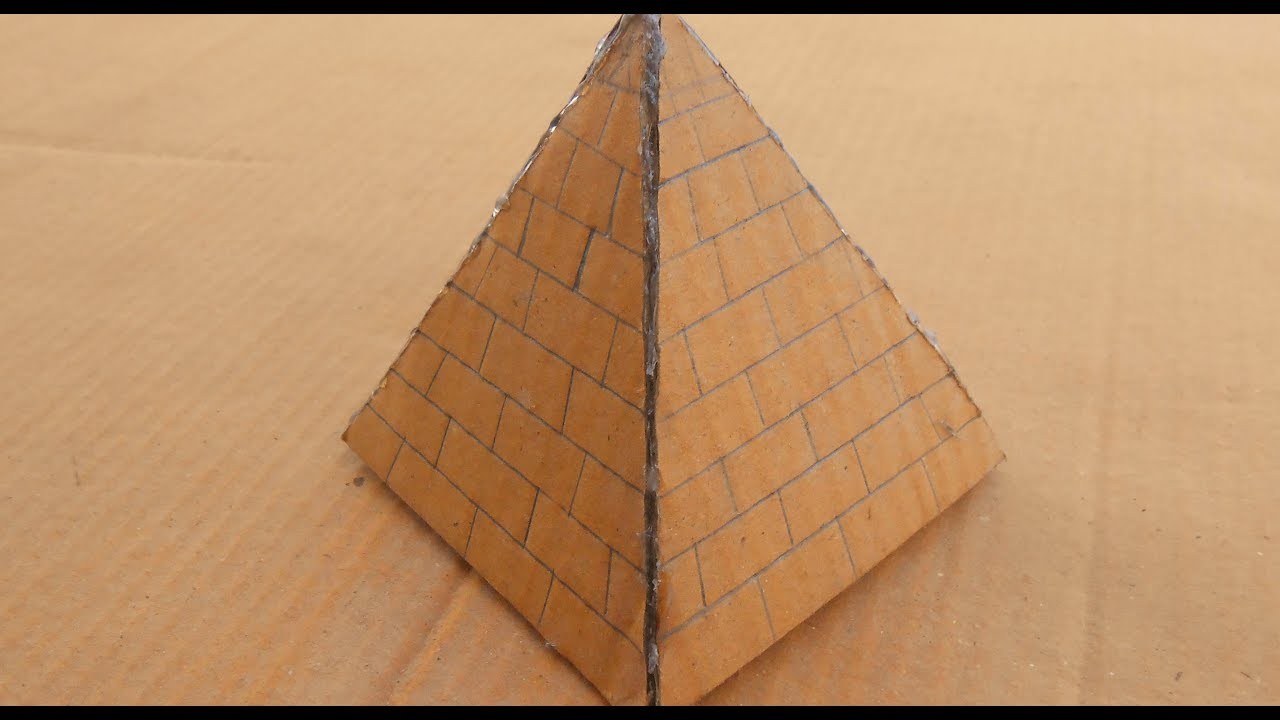 Сделать пирамиду самом. Пирамида Хеопса оригами. Пирамида Хеопса модель из бумаги. Развертка пирамиды Хеопса. Пирамида Хеопса макет из картона.