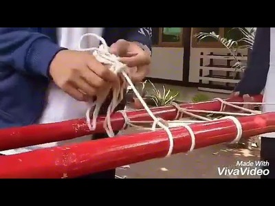 How to make a stretcher with 2 knots