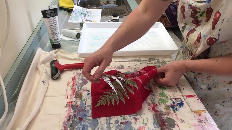 Tutorial on how to make plant prints with paint on fabric