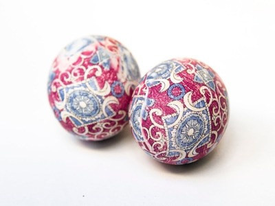 DIY - How to Dye Easter Eggs with Silk - Tie dye