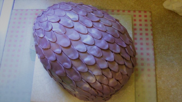 How To Decorate  A Dragon Egg Cake