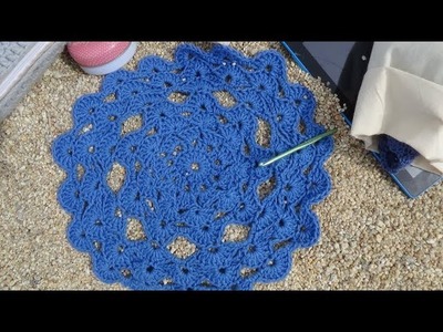 How to crochet a round Motif ,perfect table runner or a pouch!