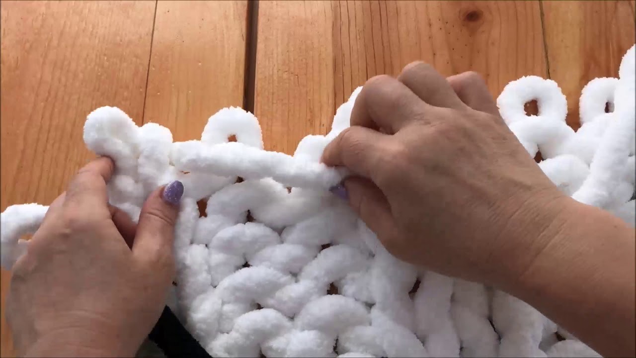 how-to-hand-knit-a-chunky-chenille-two-color-blanket