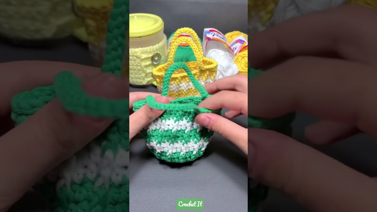 Mini crochet souvenir bag ~ Crochet It