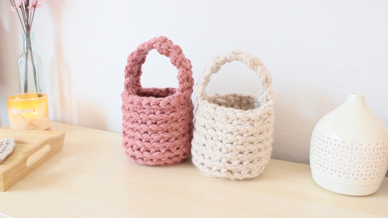 ????Cute Chunky Winter MIDI Handbag ???? {Easy Tutorial} #Crochetbag | Officiallyfrilled