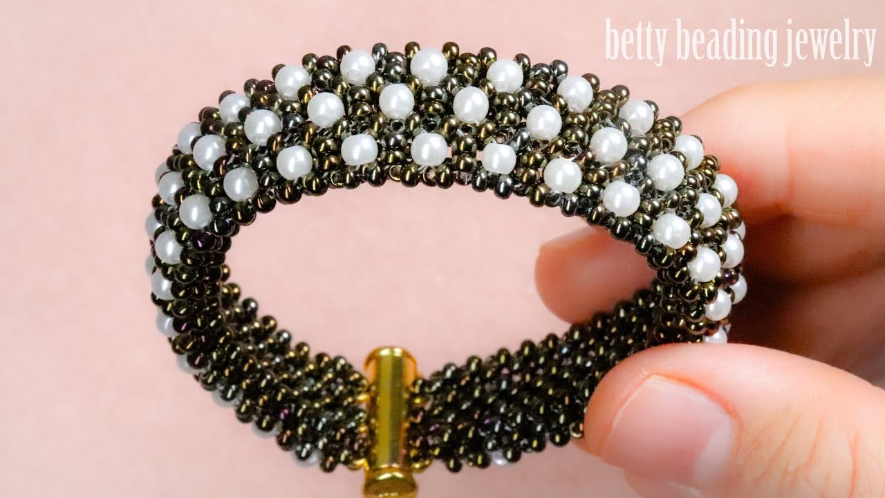 Beading bracelet with seedbeads and peral elegant and easy for beginners