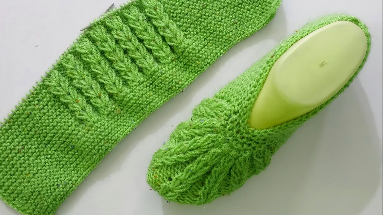 Easy Knitting Ladies Shoes , Socks , Slippers , Booties