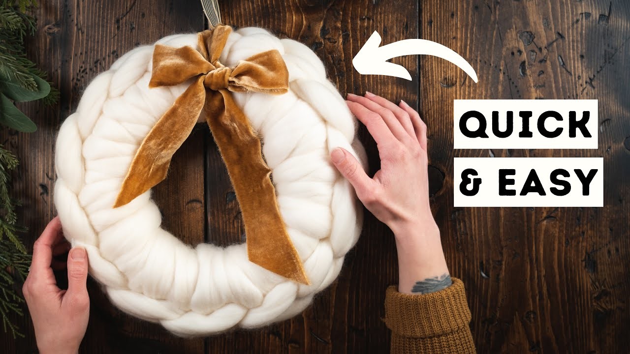 How to make an EASY roving wreath (crochet chunky yarn wreath)