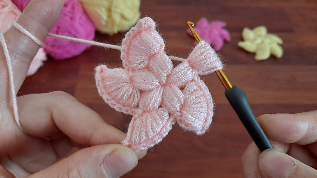 Wonderful Watch the gorgeous flowers crochet knitting pattern. Like and Share  Tığ işi Örgü