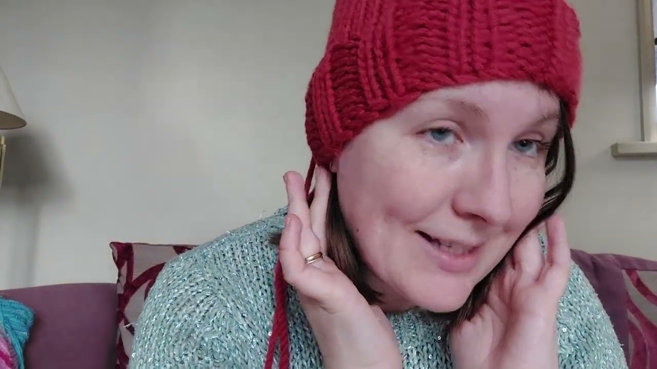 Vlogmas 22 ep 2; free hat pattern!