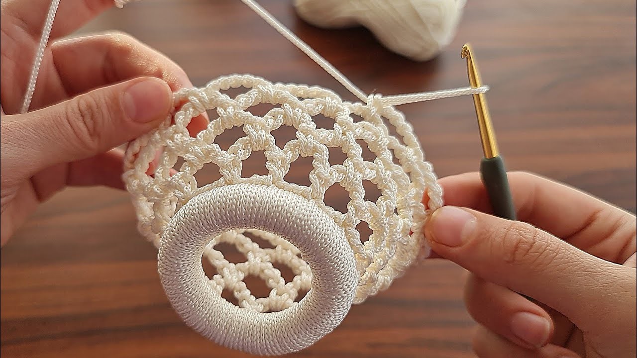 Wow!! The most essential thing in the kitchen! Super simple and useful idea. #crochet