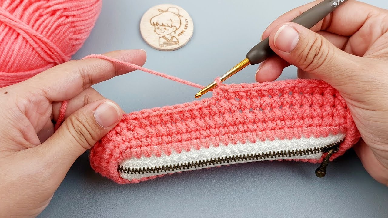 DIY Crochet Zipper Purse | Simple but Elegant Crochet Stitch Pattern | ViVi Berry