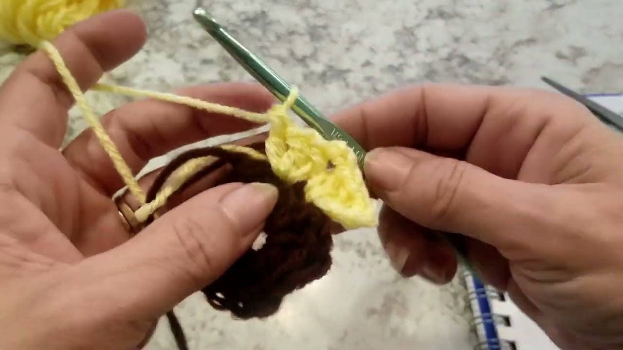 HOW TO CROCHET A SUNFLOWER GRANNY SQUARE