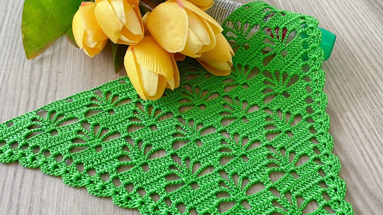 TRENDY AND GORGEOUS Crochet Triangle Shawl, Lysate Pattern. Latest Crochet Patterns