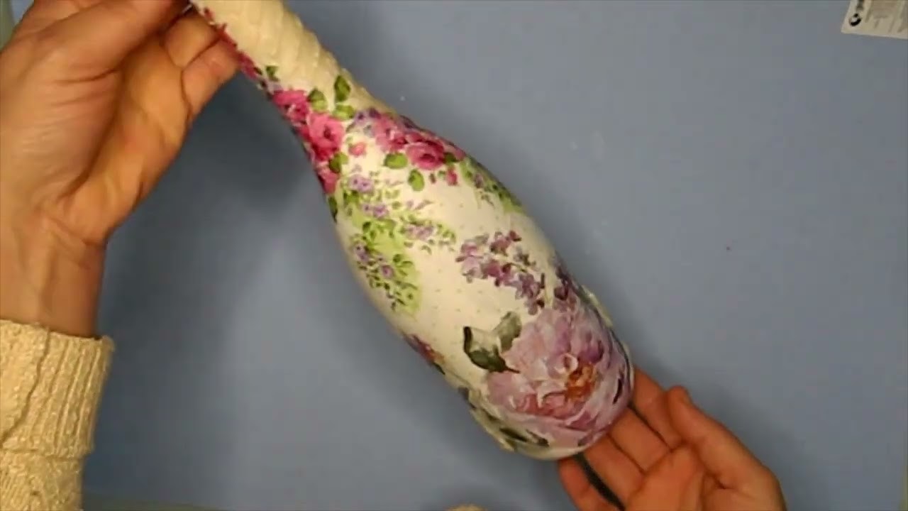 Botella decorada con decoupage y porcelana fría