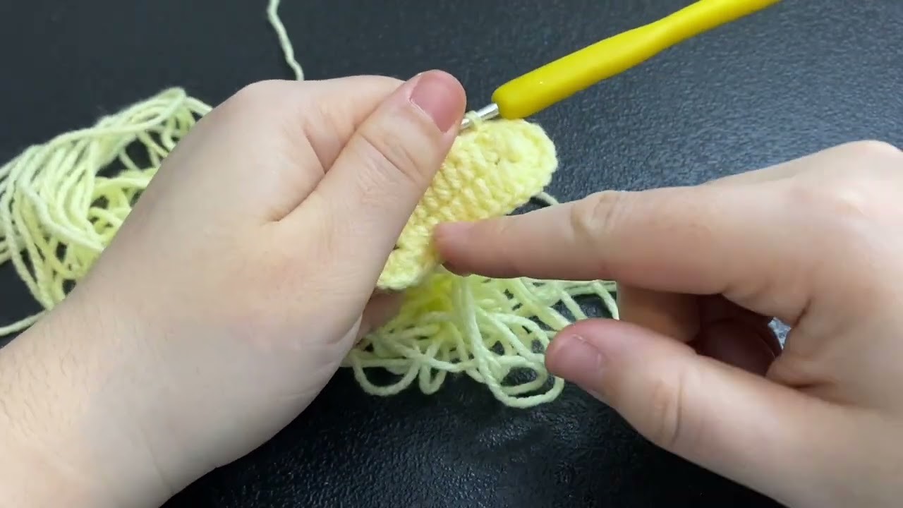 Tutorial a crochet zapatitos de bebé en punto realce todas las tallas