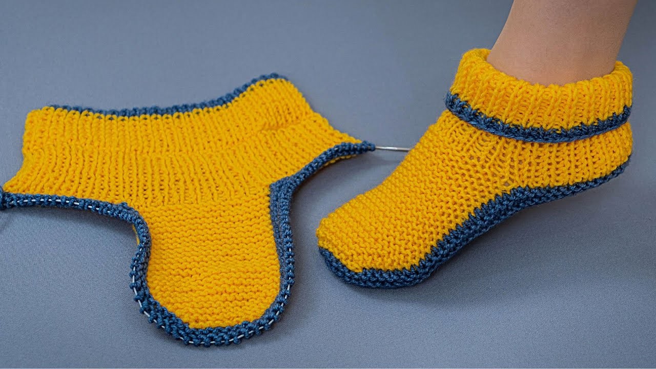 Simple knitted slippers without a seam on the sole - even a beginner can handle it!