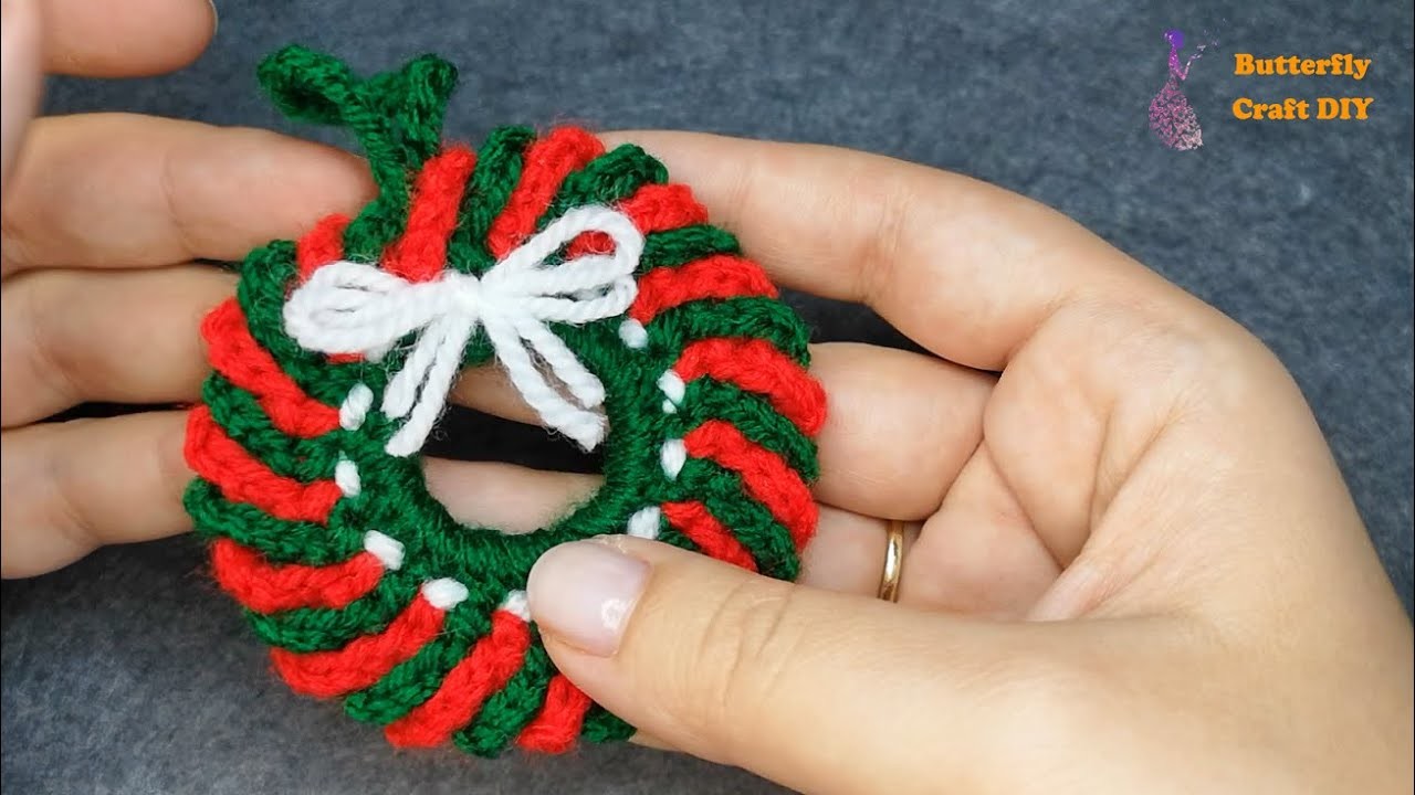 Crochet Christmas Wreath for Left Handed
