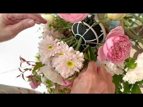 EP 17: CASCADING BRIDAL BOUQUET | CHRYSANTHEMUMS BOUQUET | KITCHEN FLORIST