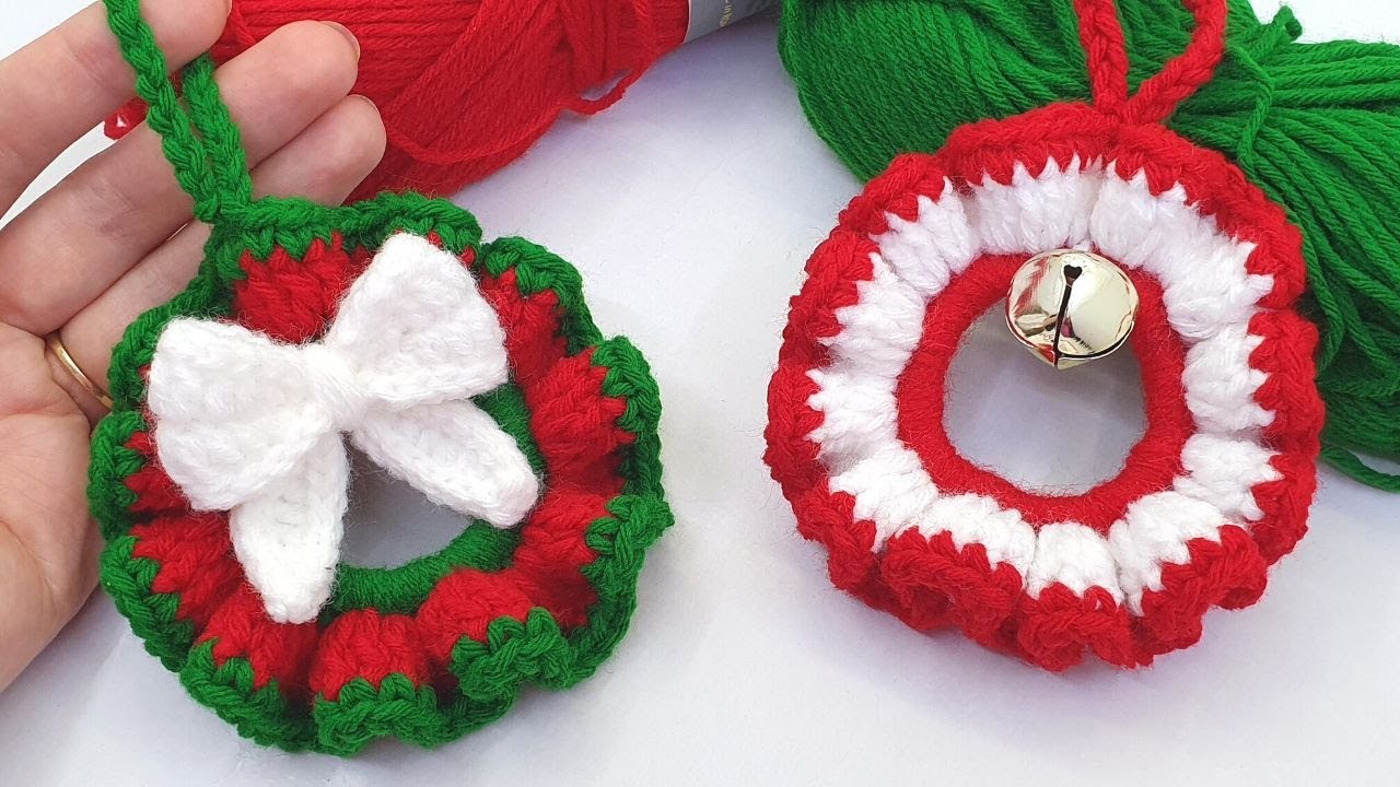 Crochet Christmas Wreath || Christmas Decorations || Holiday Ornaments || Winter crochet tutorial