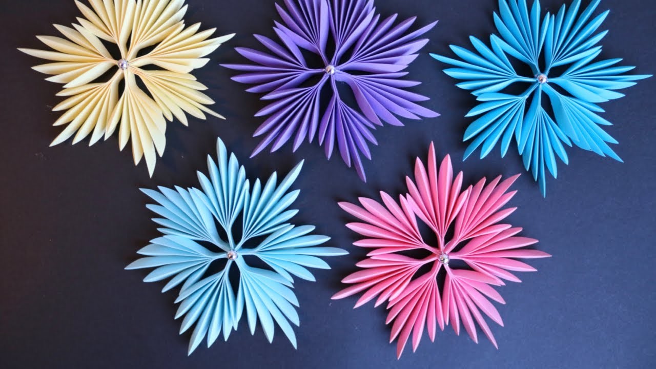 Easy way to make Beautiful Paper Snowflakes - Paper craft