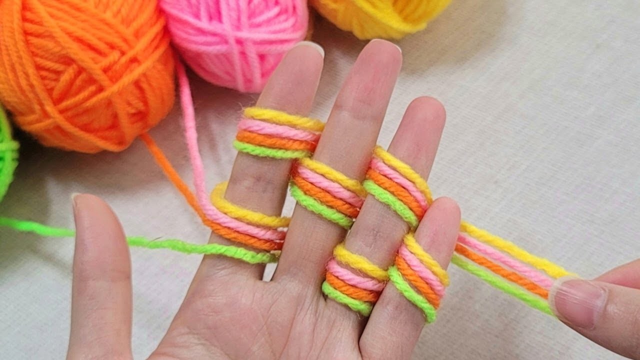 Amazing !! Super Easy keychain Mamking idea with Fingers and Wool - How to make Yarn Keychains