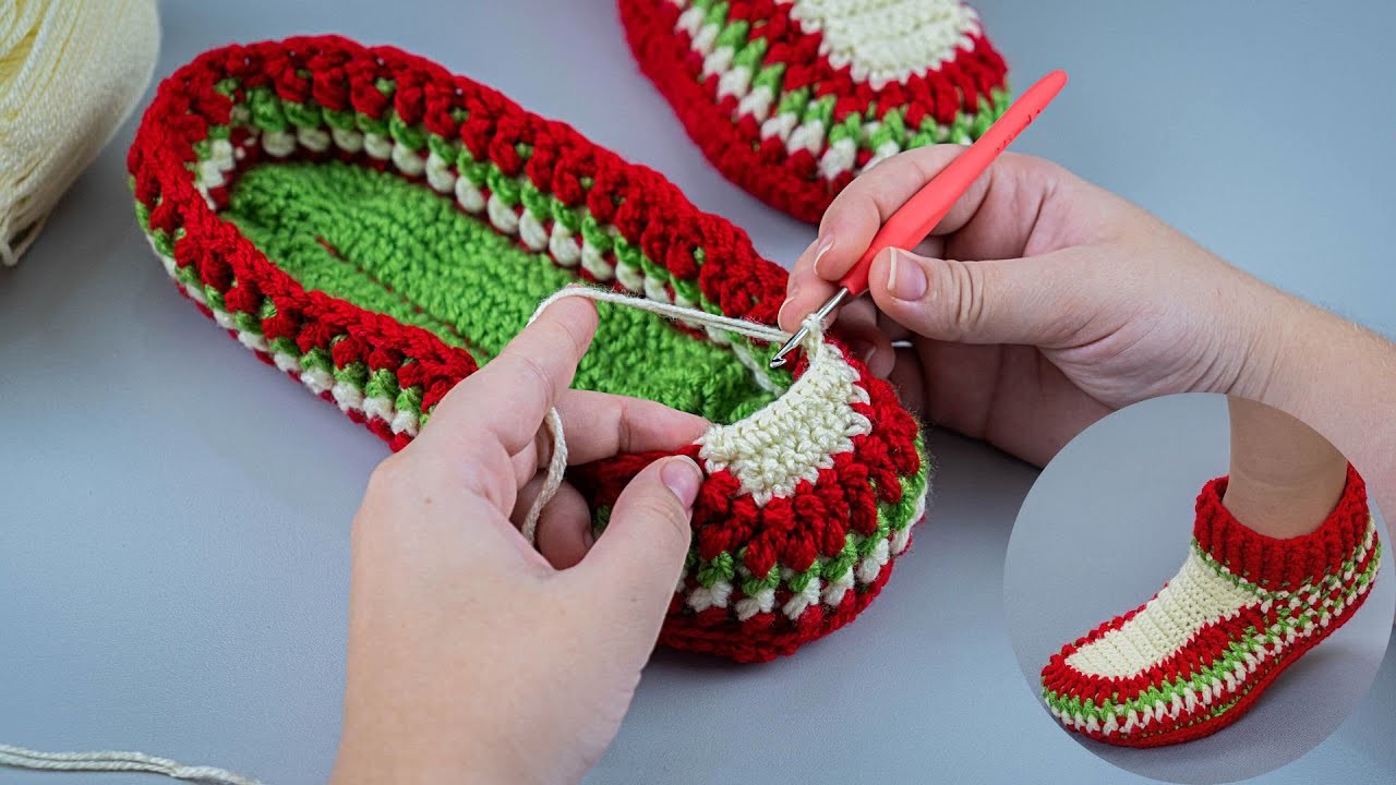Elegant and very simple crochet slippers on the sole for any size!