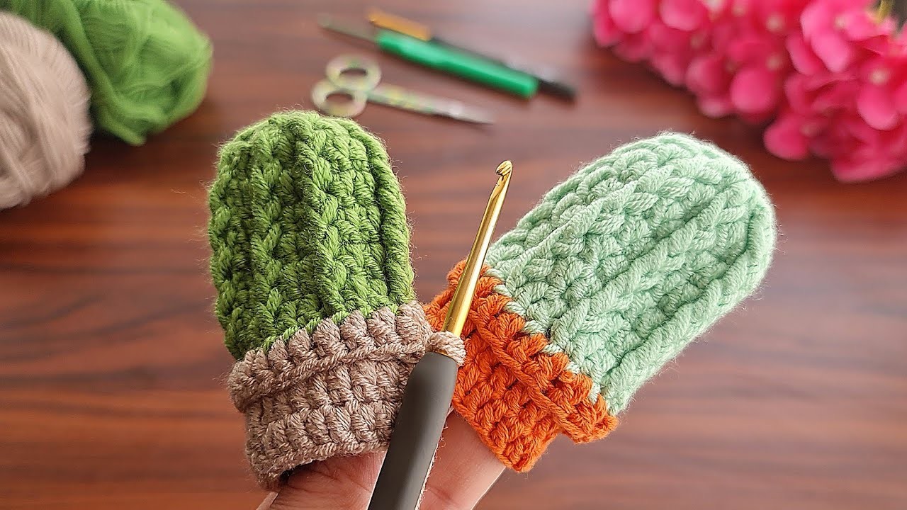 Wow!! They are so cute ???? Super easy, very useful crochet keychain.sell and give as a gift.anahtarlık