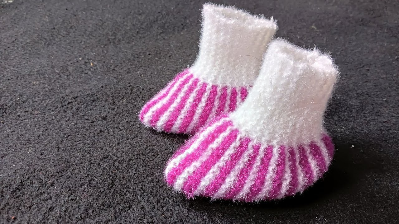 Baby booties knitting. Socks knitting for 0-4 months baby
