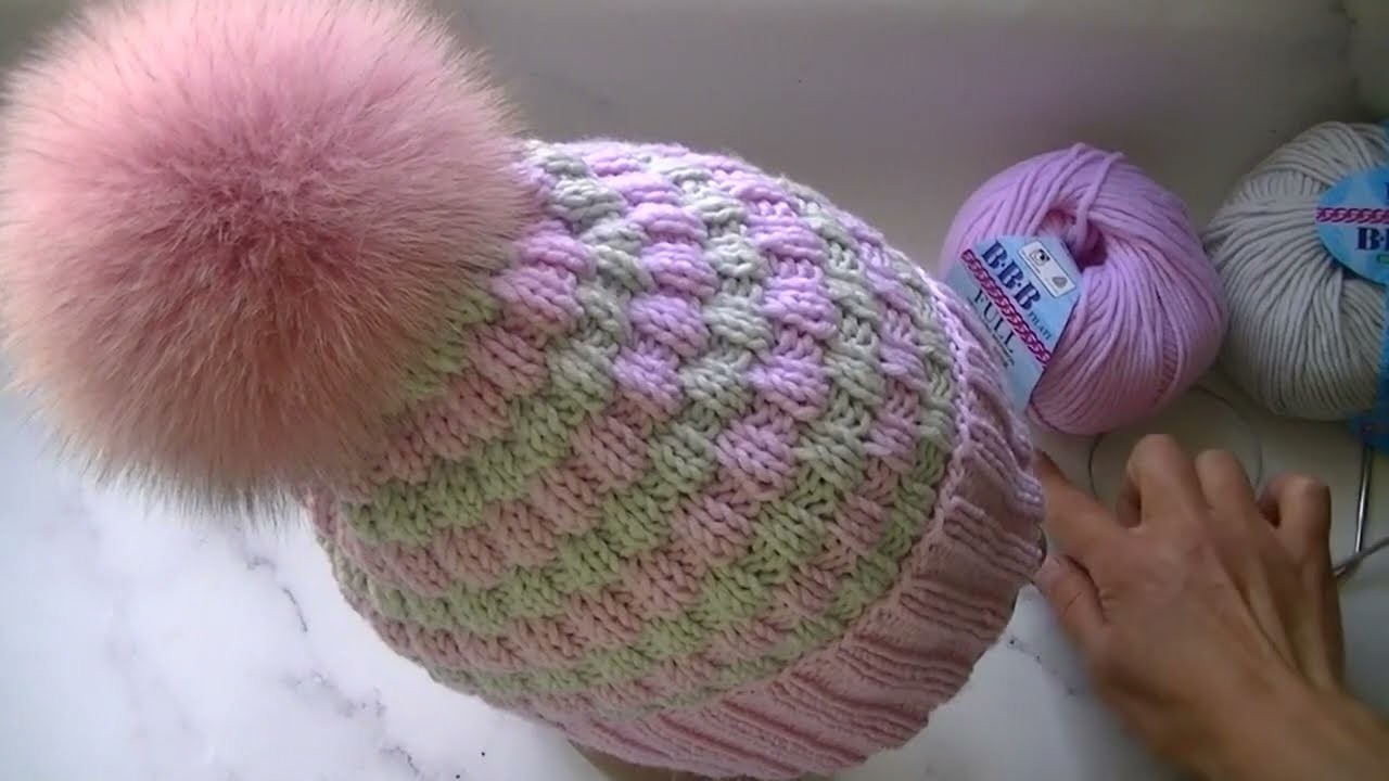 Charming two-tone hat with needles!!!