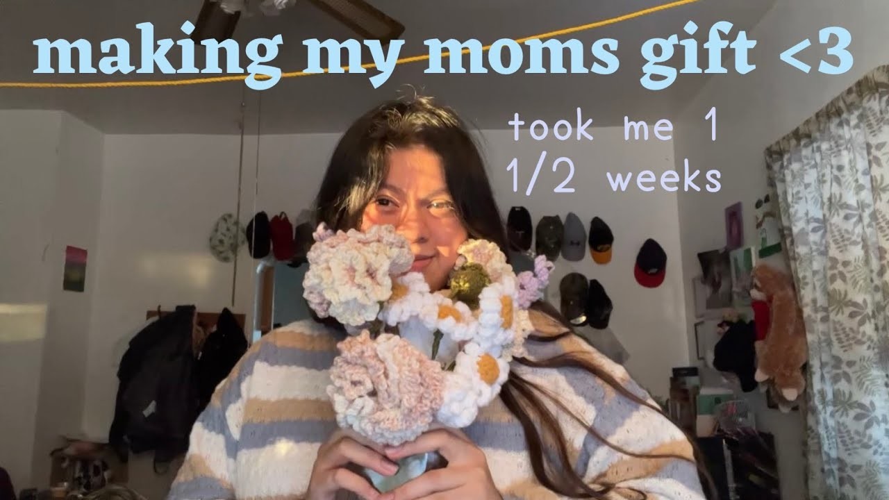 Crocheting a Bouquet of Flowers. Vlogsmas 08A￼