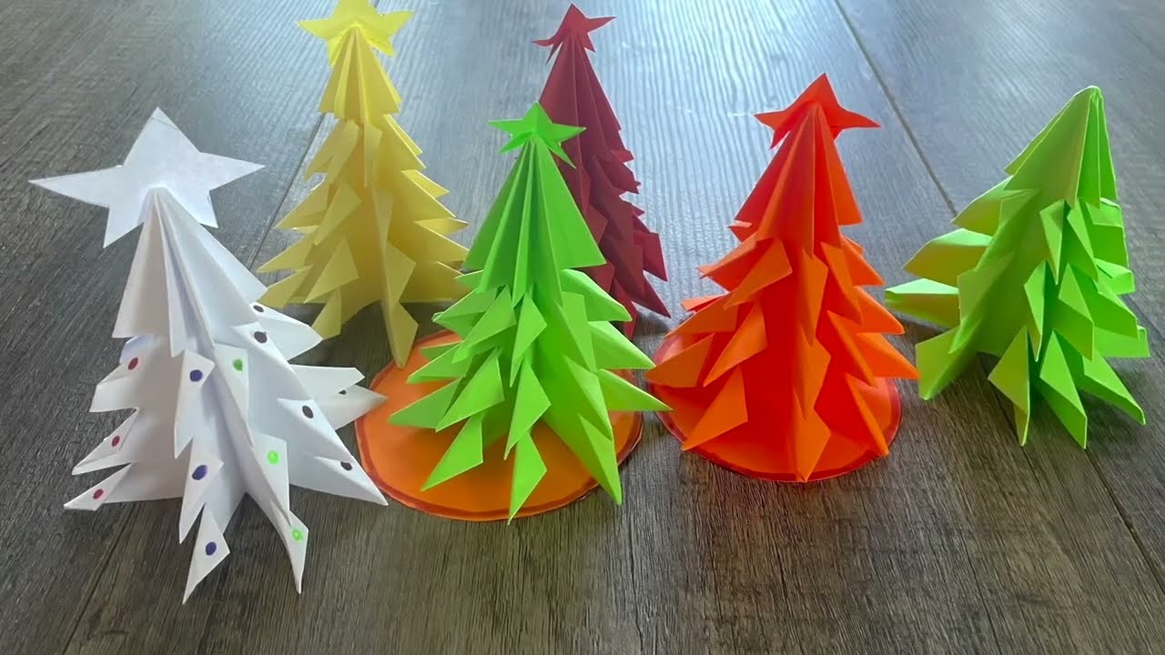 DIY Origami Chrismas Tree with Ornament and Skirt.