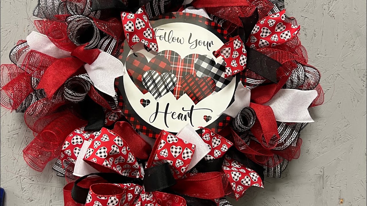 How to Make a Black, White and Red Valentines Deco Mesh Wreath  |Hard Working Mom |How to