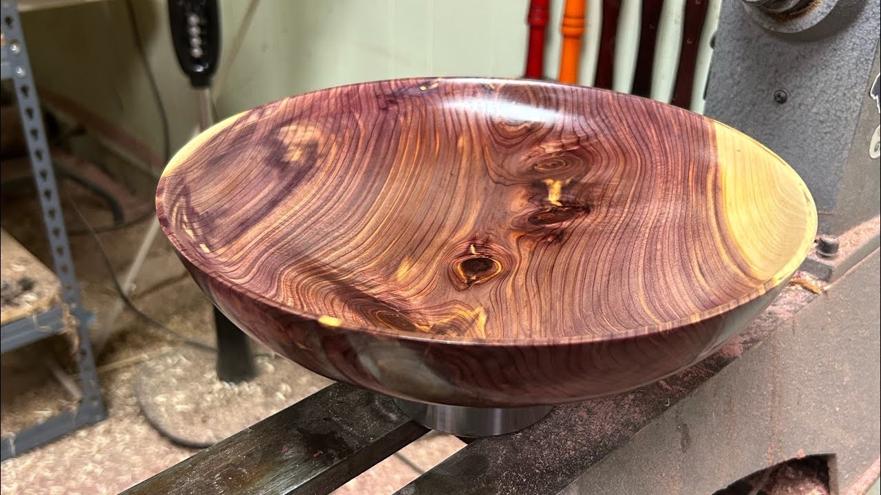 Woodturning - Ivanhoe Red Cedar bowl. Knots, sapwood and cracks.