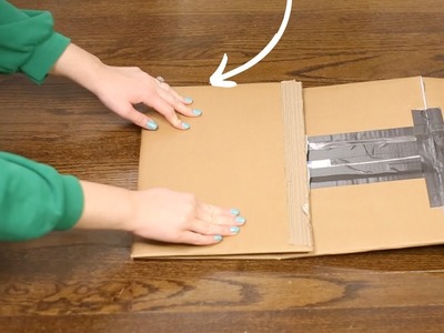 Fold a cardboard box in half for this STUNNING Christmas idea!